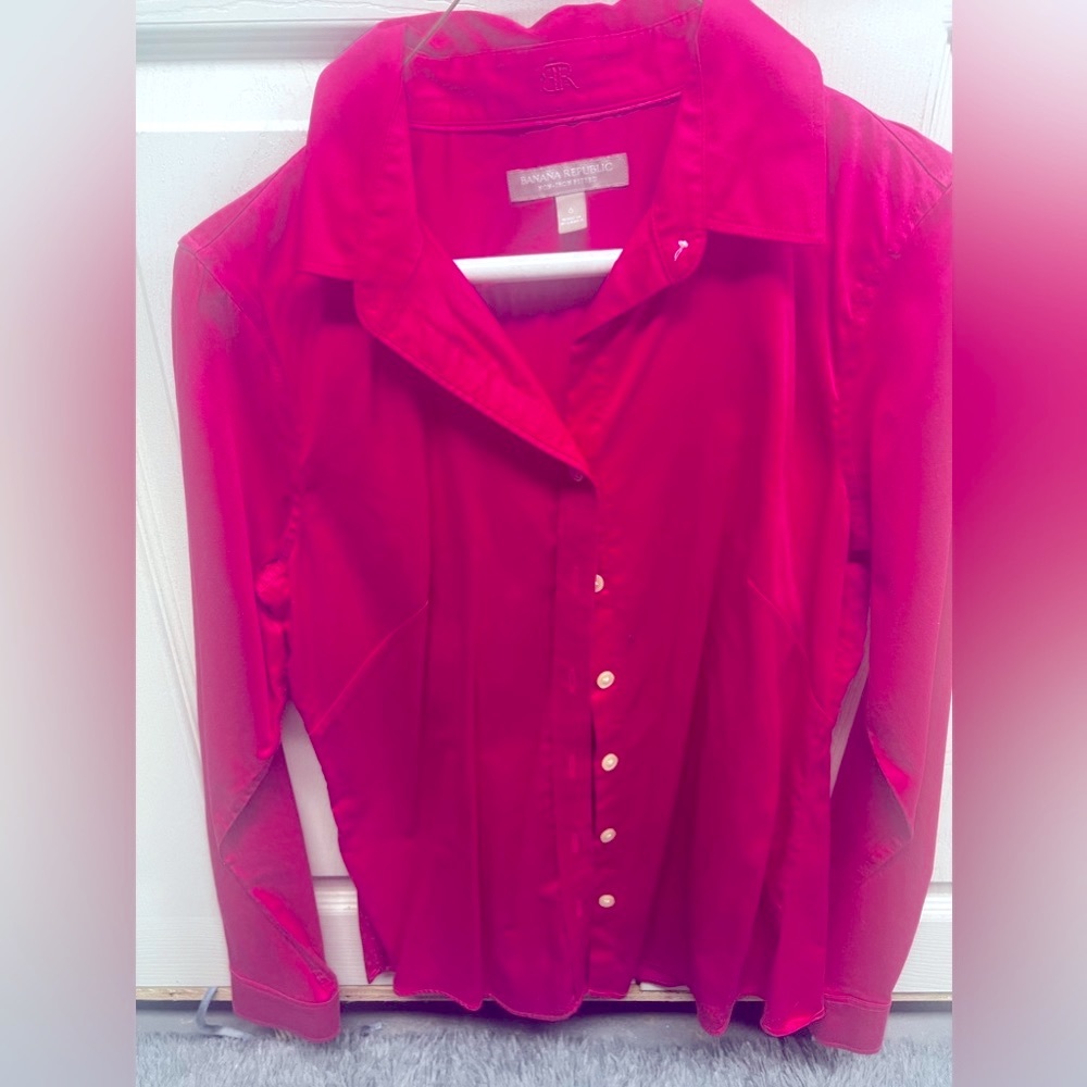 Sleek banana republic magenta button down size 6